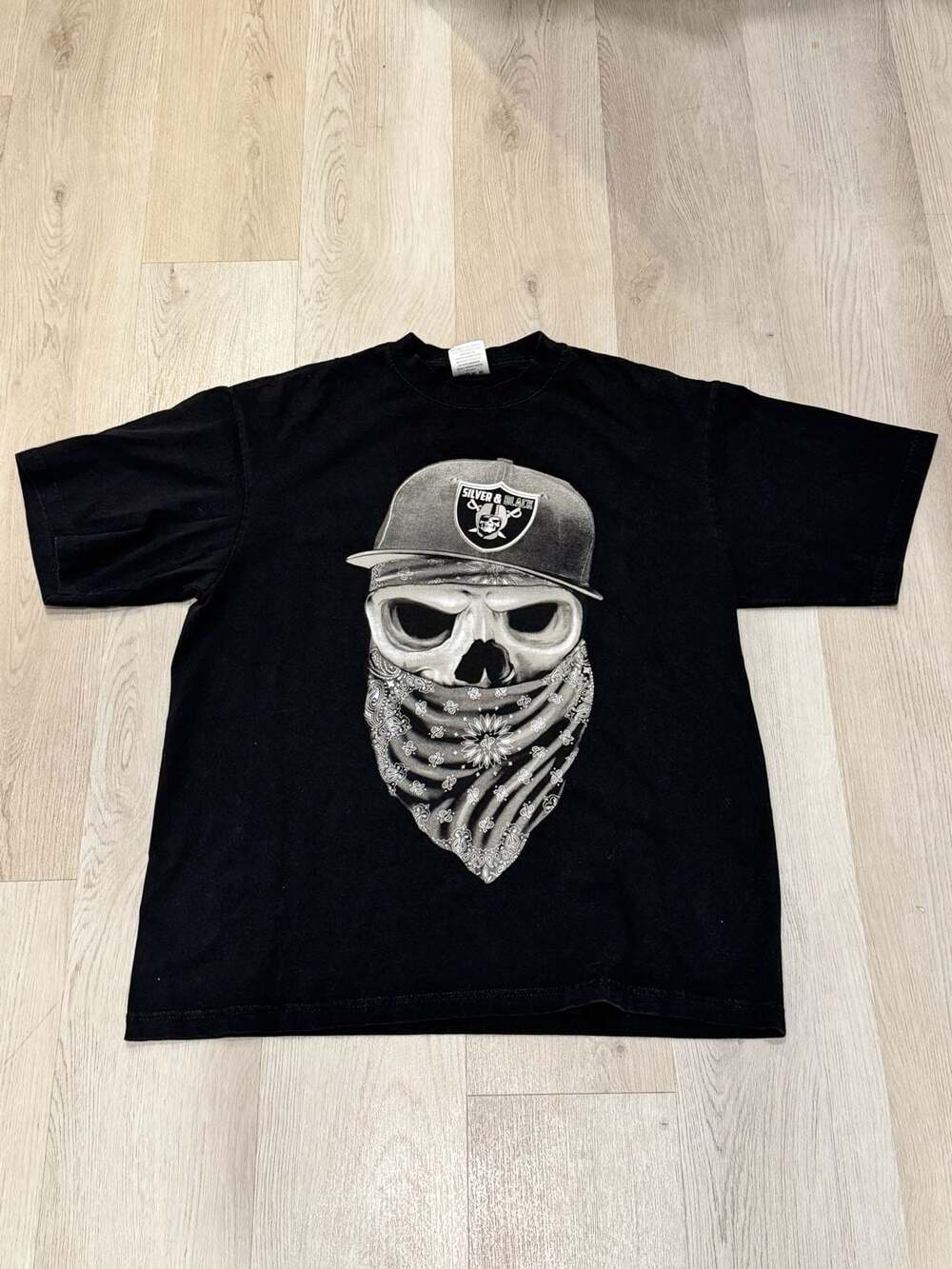 Shaka silver and black nation tee XXL Great condition